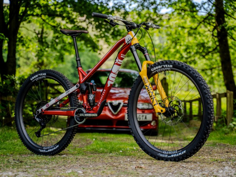 Custom painted Privateer 161 x Alfa Romeo