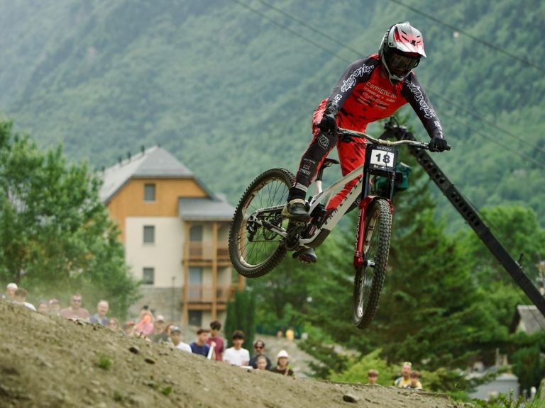 Loudenvielle-Peyragudes DH World Series Rd2 results, report and highlights vids