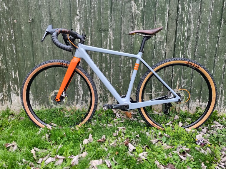 x2 WTB Sendero 650×47 gravel knobbly tyres.