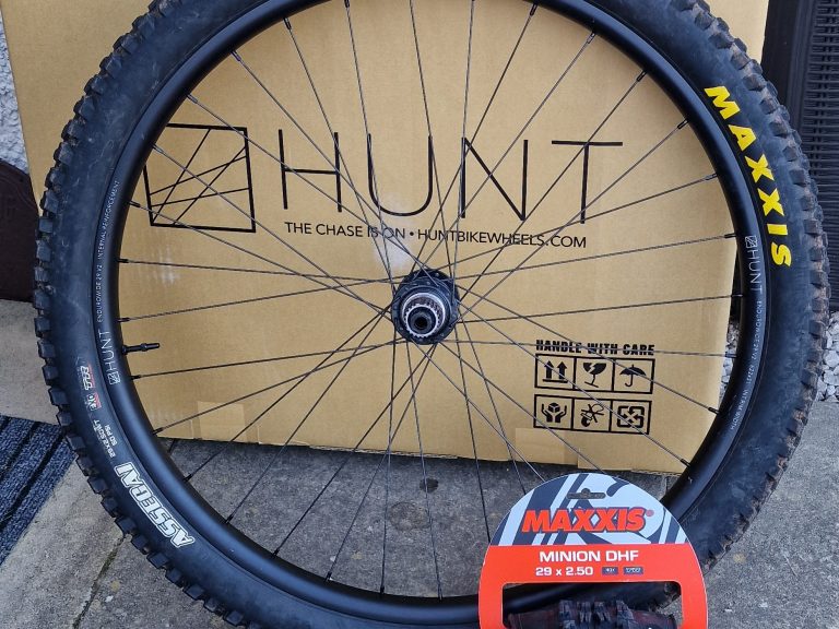Hunt Enduro Wide V2 29er Rear Wheel plus stuff