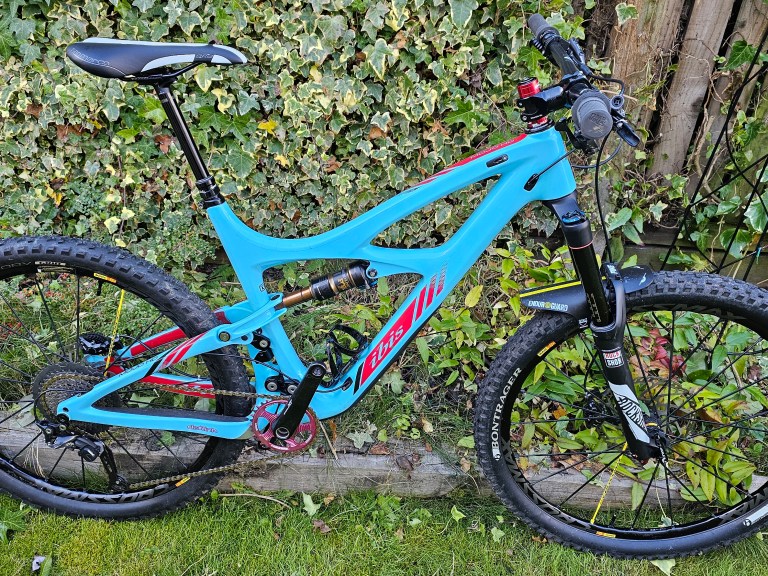 Ibis Mojo HD3 Carbon Mountain Bike Size Large. Full Shimano XT Mavic Crossmax